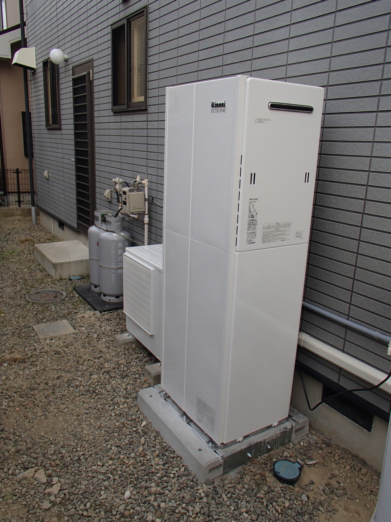 長野県長野市ハイブリット給湯器設置工事　リンナイエコワンのリフォーム写真