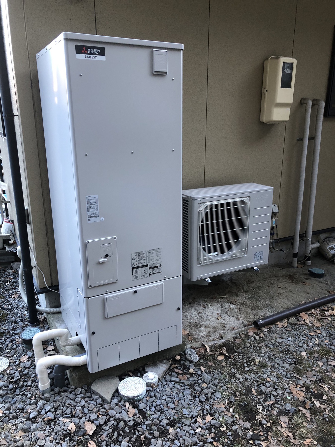 小海町　電気温水器から　エコキュートへの交換工事のリフォーム写真