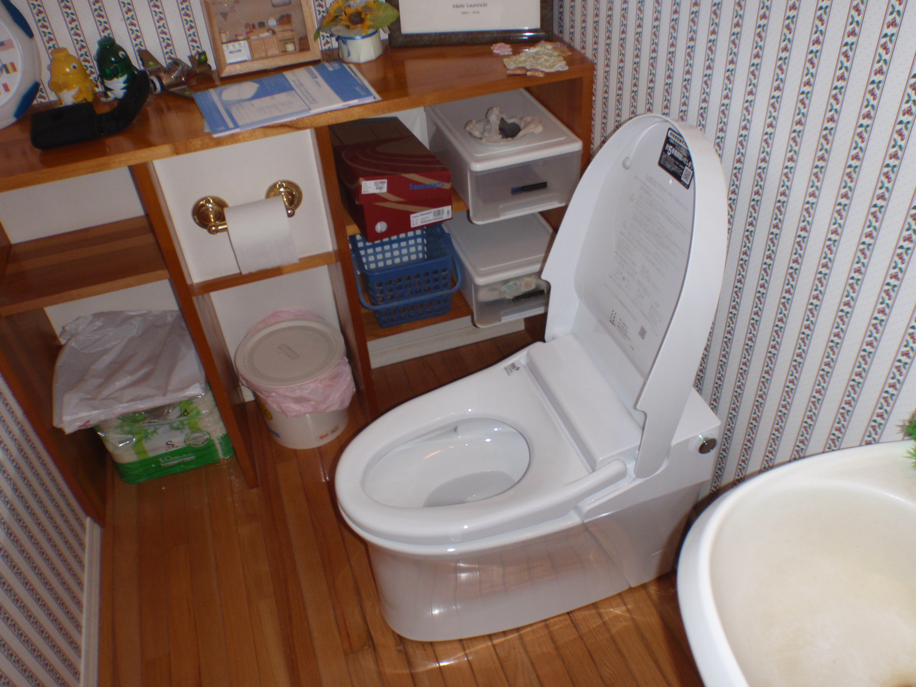長野県須坂市　外国製トイレをLIXILとTOTOのトイレに交換のリフォーム写真