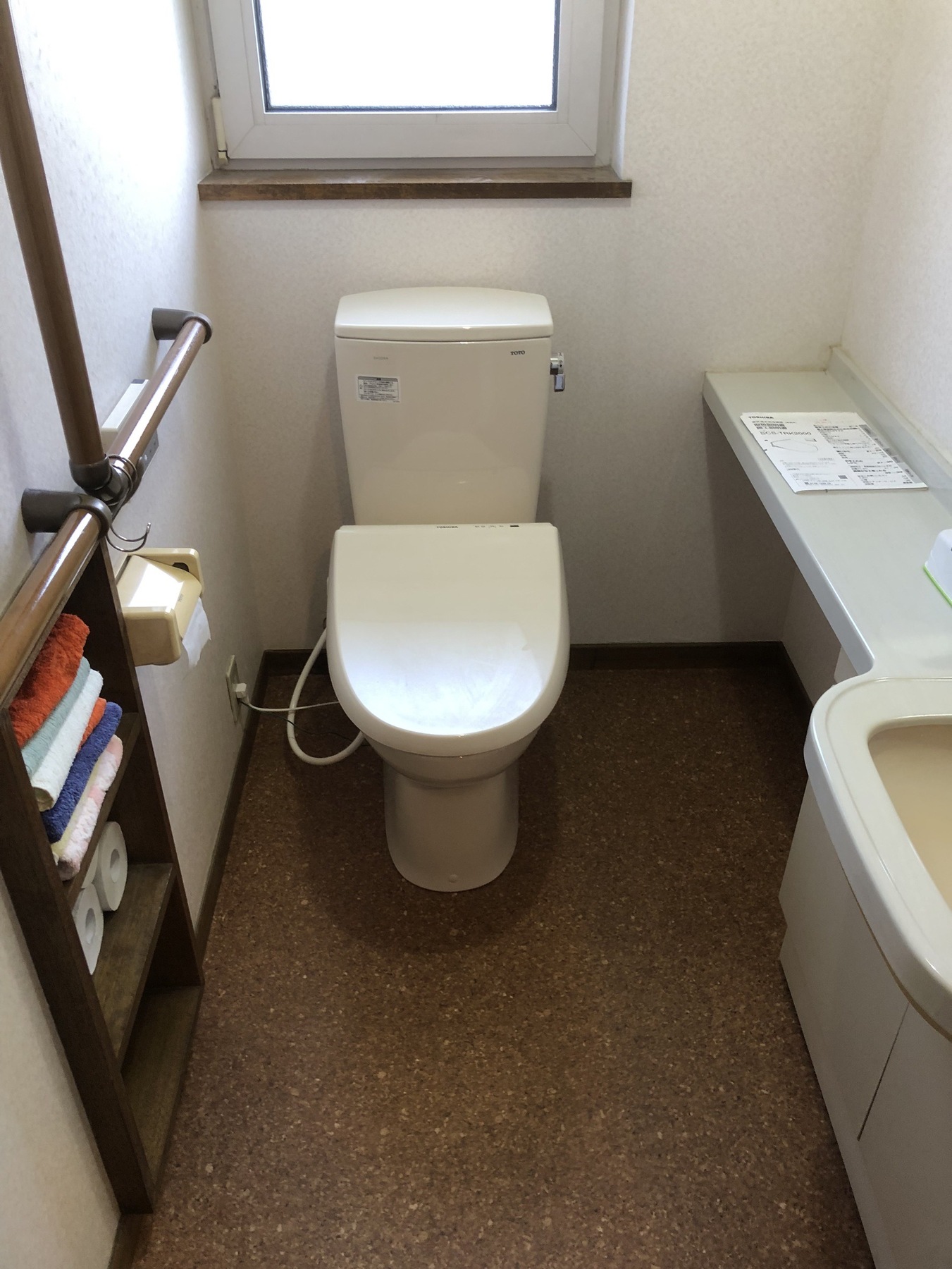 TOTO 車椅子対応便器 床CF張替の写真