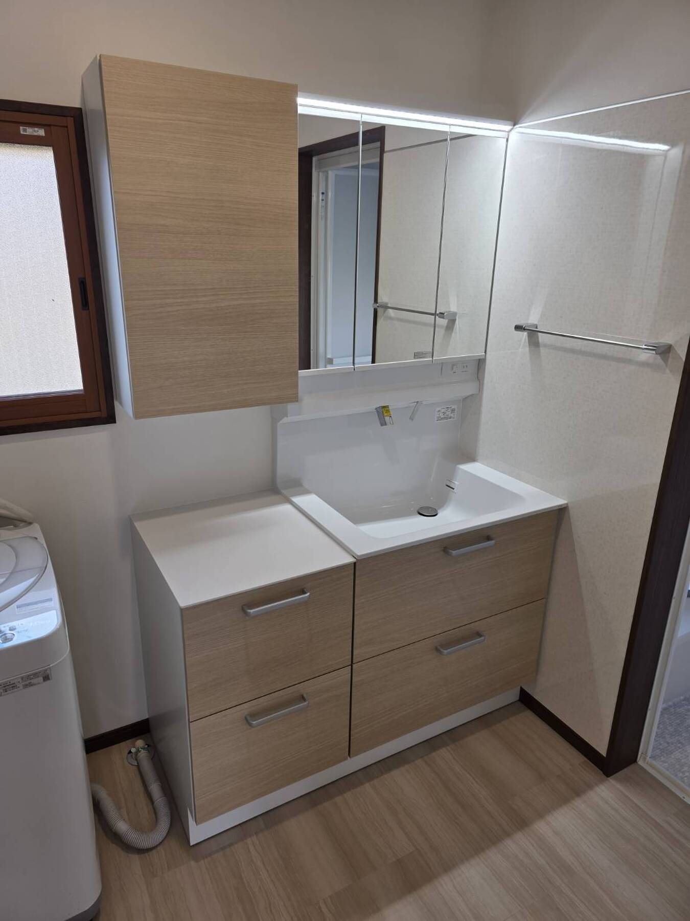 TOTO オクターブライト トールキャビネットの写真