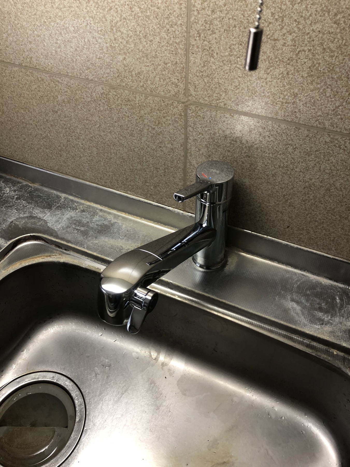 LIXIL キッチン水栓 浄水器内臓 の写真