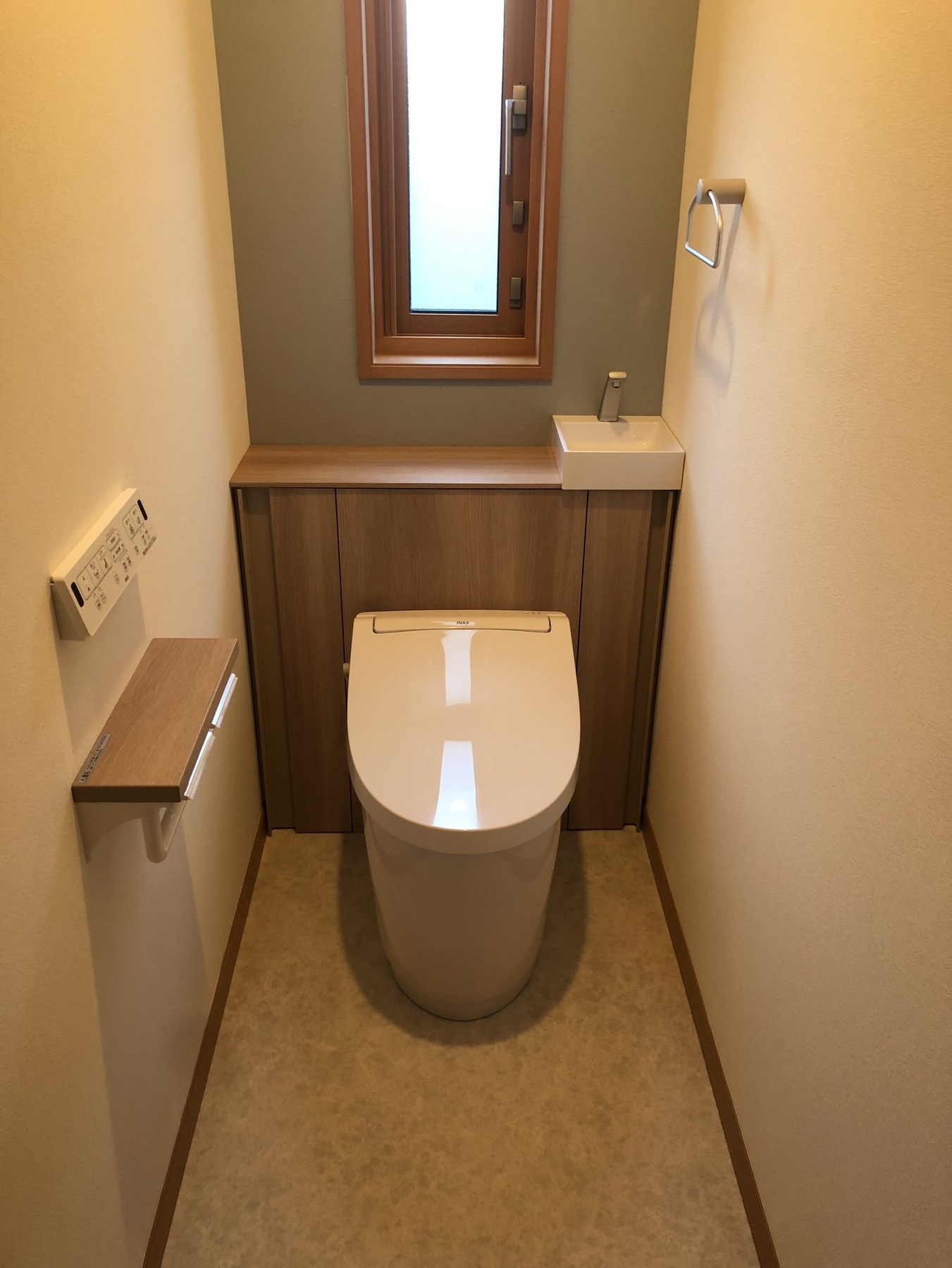 Jフィット 壁・床張り替え・紙巻交換の写真