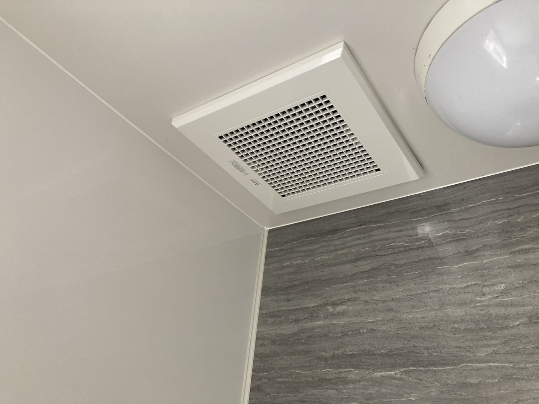 浴室　換気扇のリフォーム写真