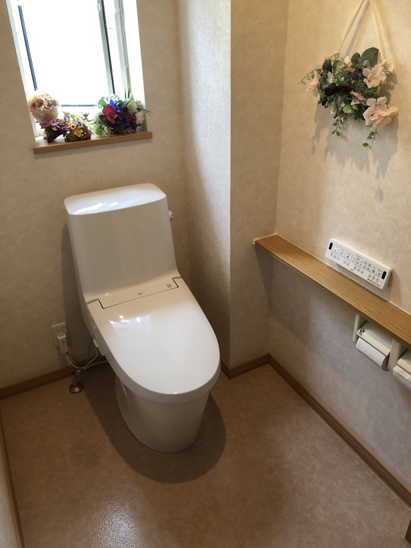 アメージュシャワーZ6（自動開閉・自動洗浄）　手洗い無しのリフォーム写真