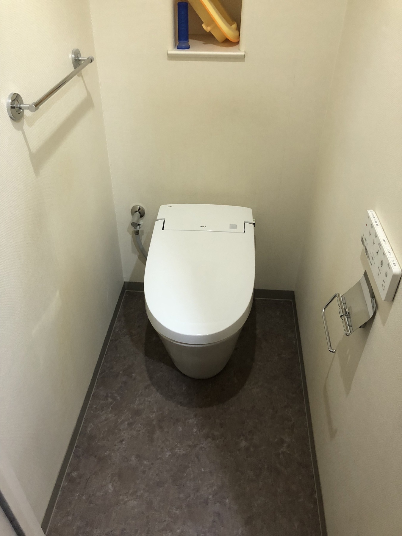 LIXIL　サティスS6グレード+床の張替えのリフォーム写真