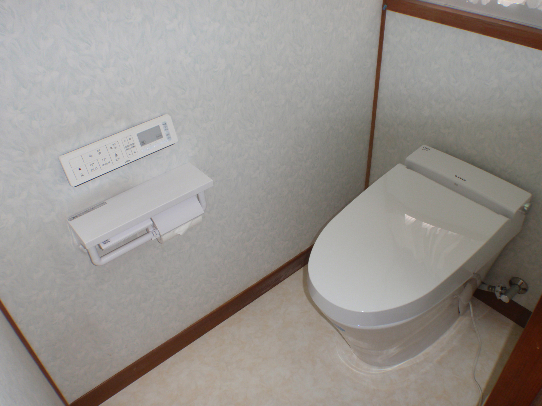 長野県長野市　LIXILタンクレストイレ　サティスSのリフォーム写真
