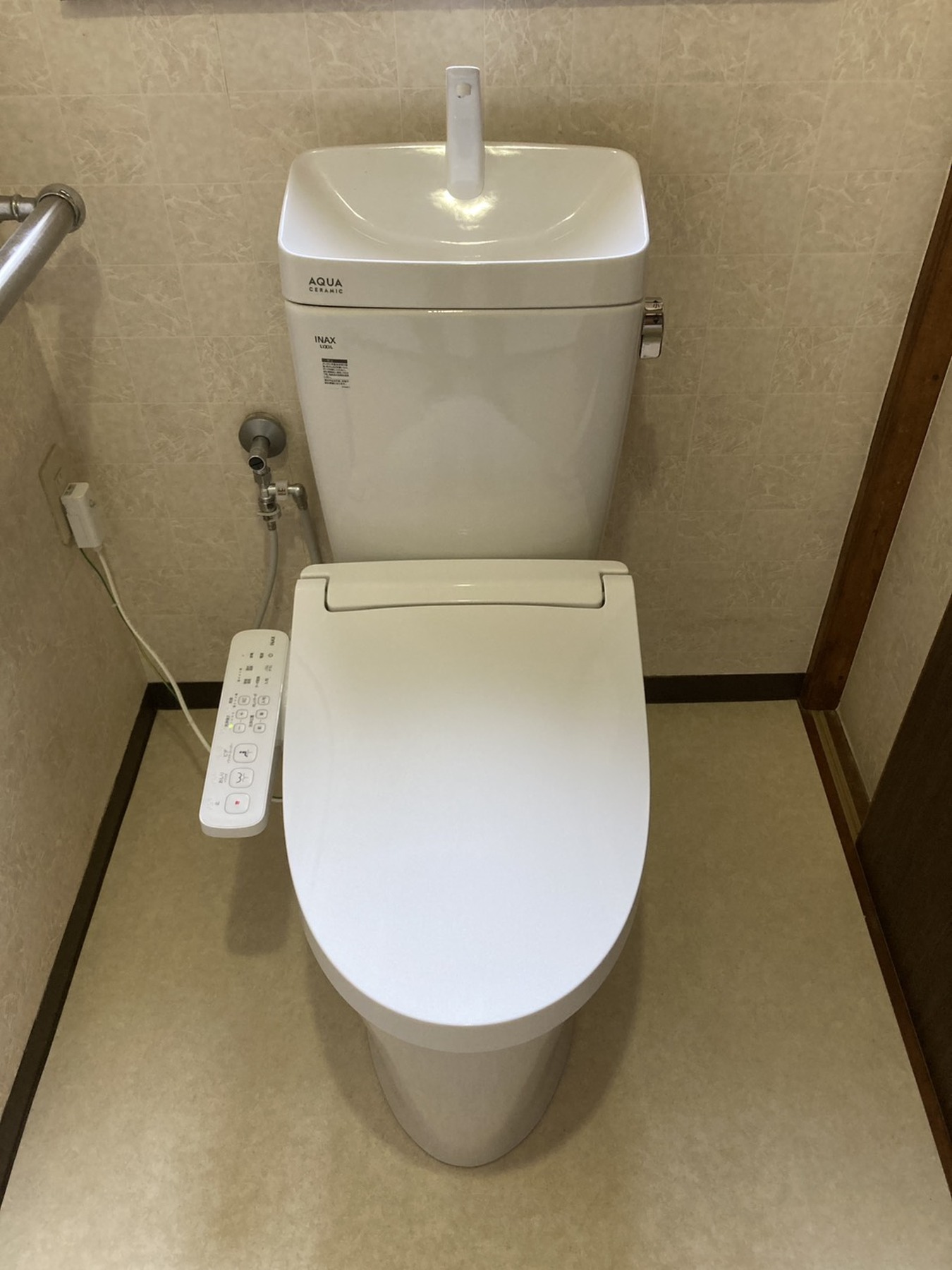トイレ取替　アメージュ便器のリフォーム写真