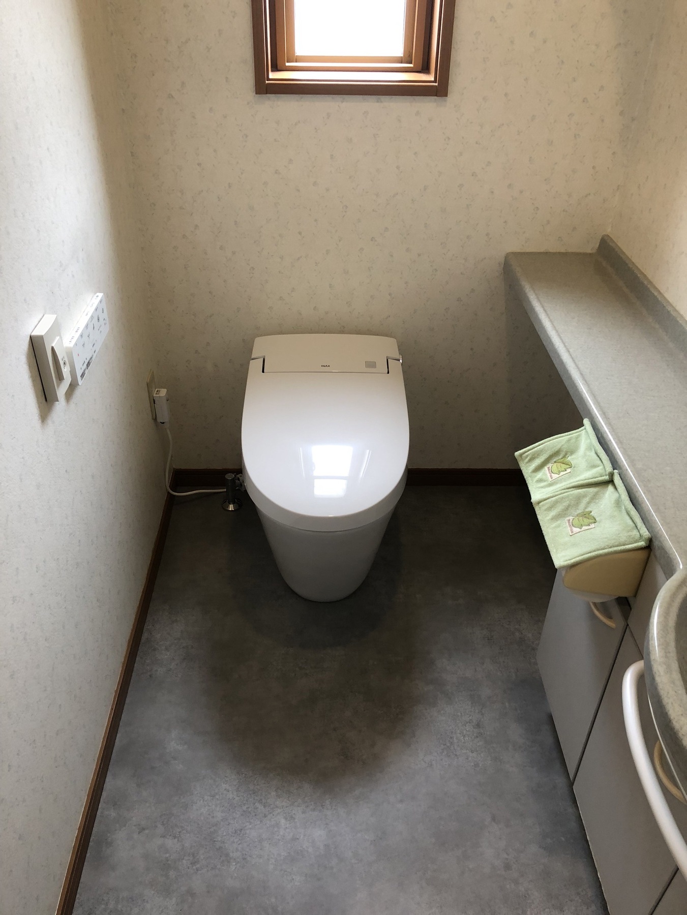 LIXIL　サティスS　床CF張替え　トイレ手洗い器水栓交換のリフォーム写真