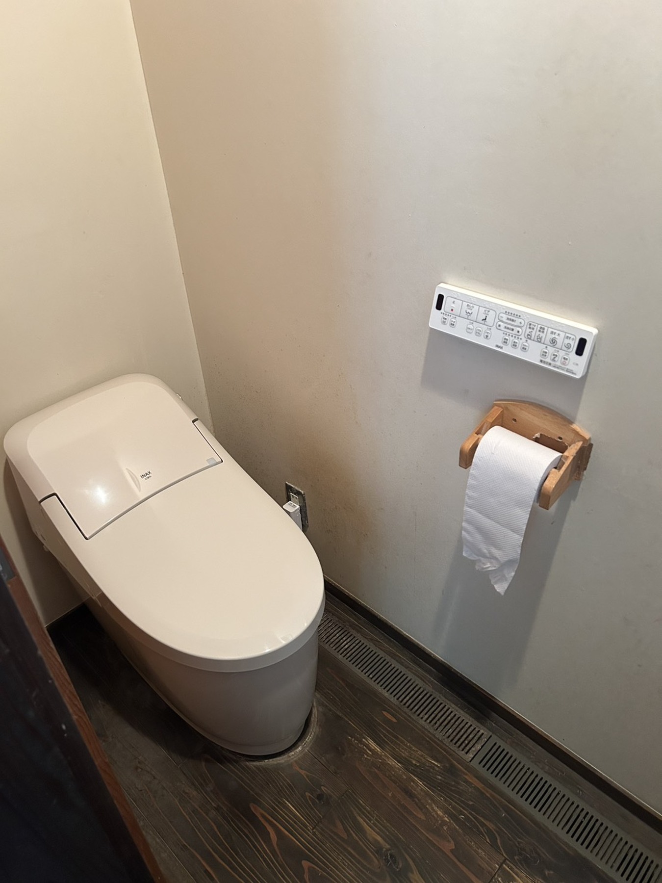 LIXIL　トイレ取替　2台のリフォーム写真