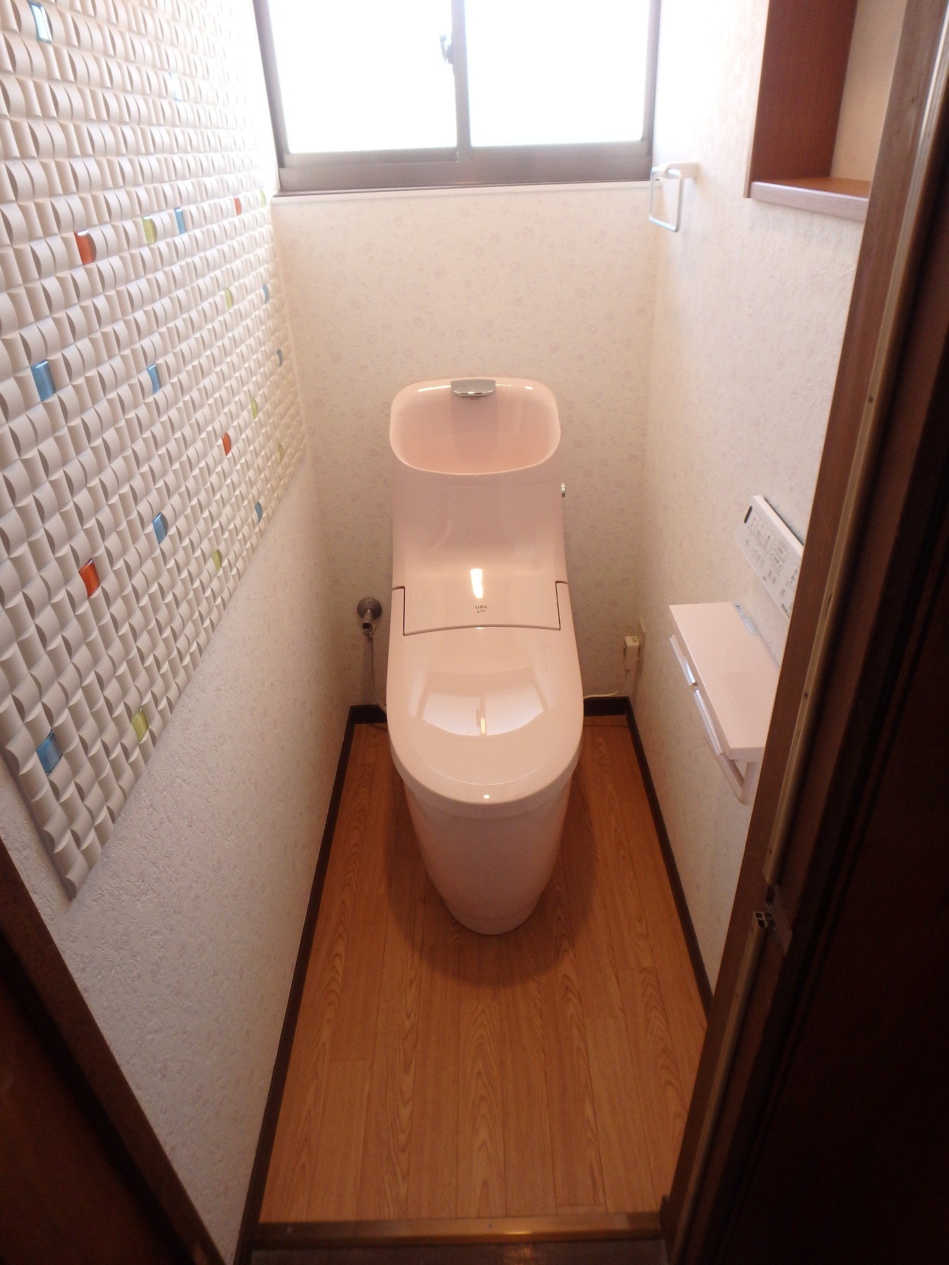 新潟県柏崎市　LIXIL　プレアスHS　トイレとエコカラットのリフォーム写真