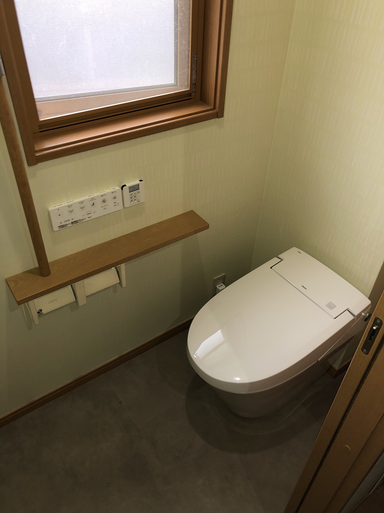 長野市　1Fトイレ　２Fトイレの交換工事　（LIXIL製）のリフォーム写真
