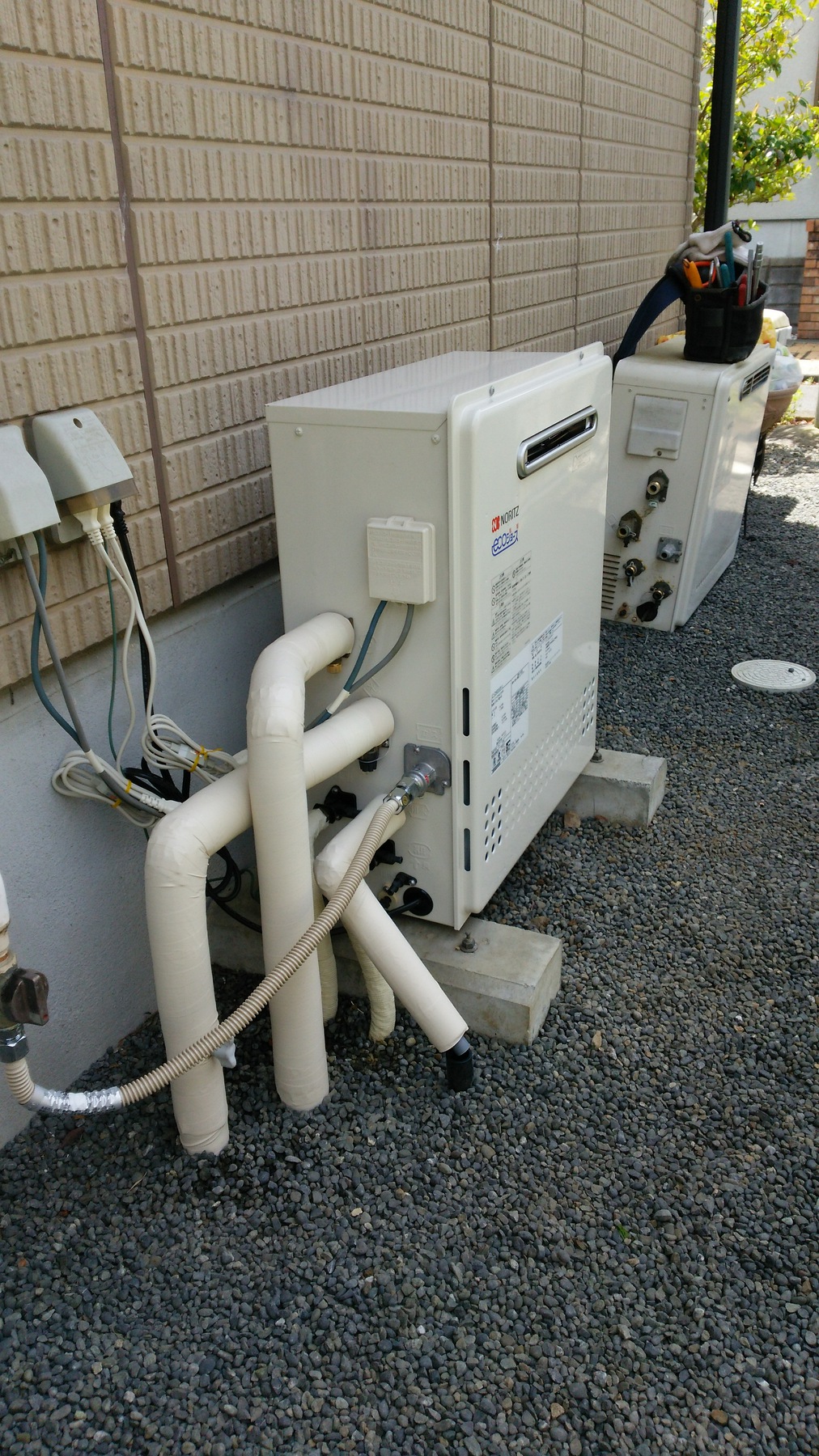山梨県　ノーリツ　ガス給湯器　エコジョーズ交換のリフォーム写真