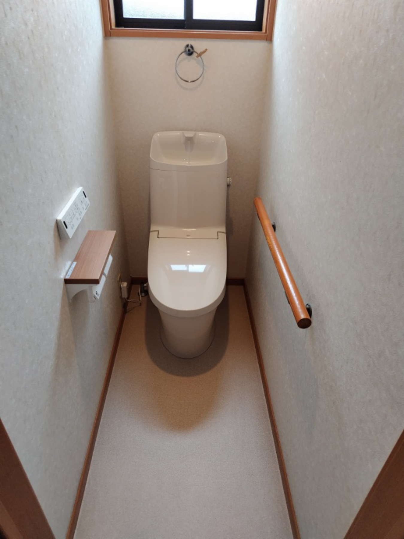 LIXIL　アメージュシャワートイレ交換　CFシート交換のリフォーム写真